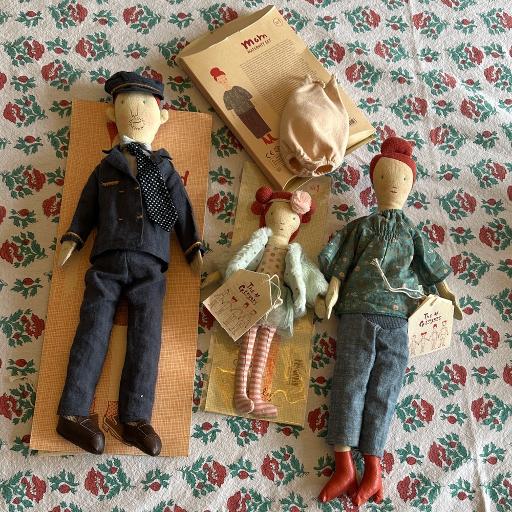 Maileg Ginger Family (retired) Size 1 with Dad, Mom & pregnancy outfits & Sister
